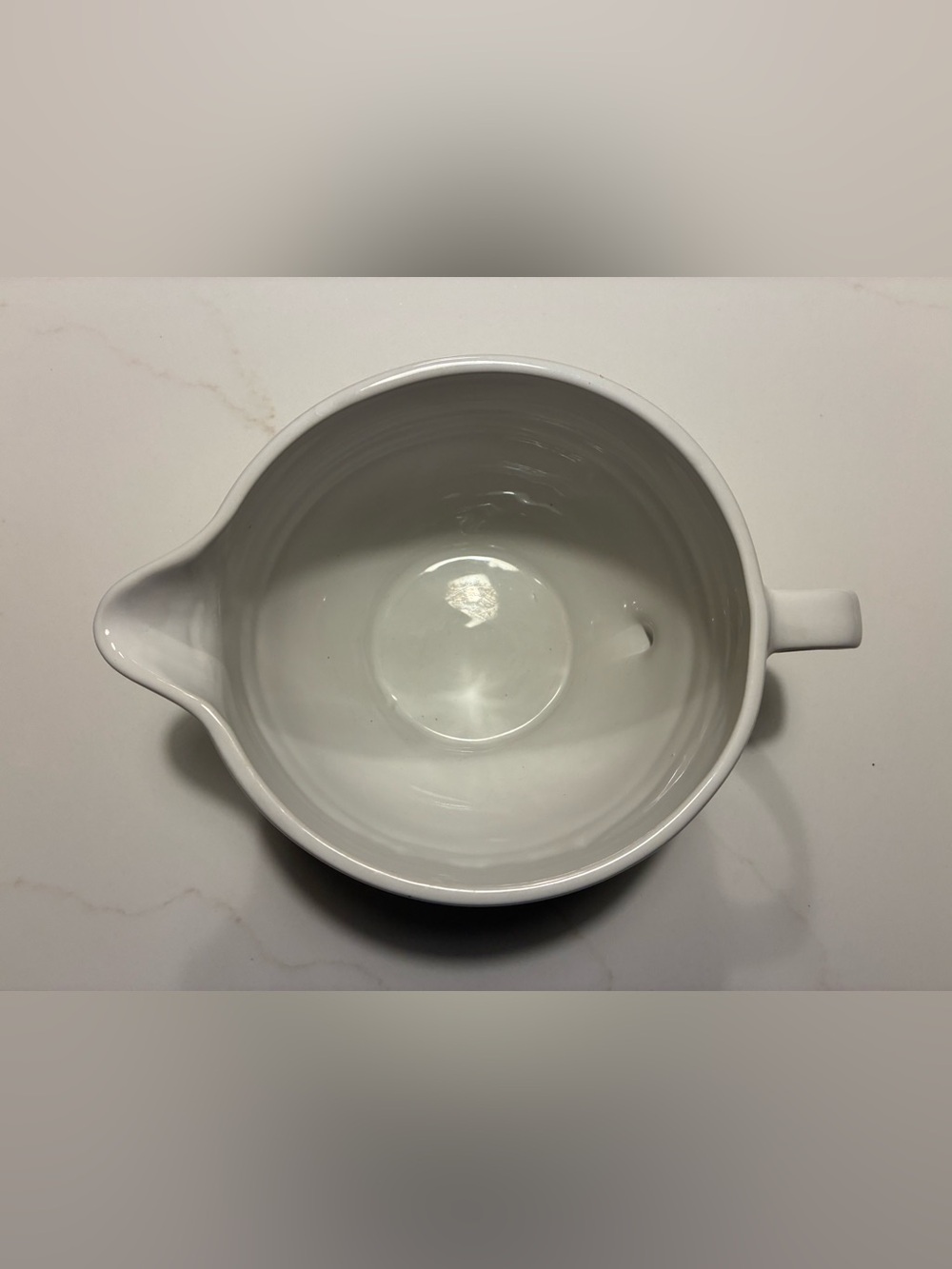 Le Creuset White Stoneware Pouring Bowl with Handle - Picture 3 of 4